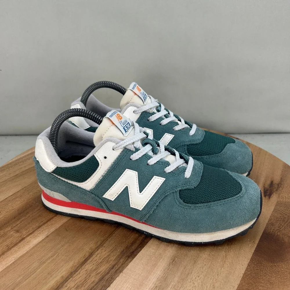 New Balance 574 Classic Youth Size 6 Green Suede Sneakers GC574VPG Classic Retro